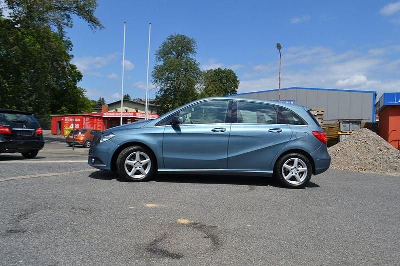 Gebraucht Mercedes B200 156 PS (114 kW) 2013 Blau Van / Kleinbus