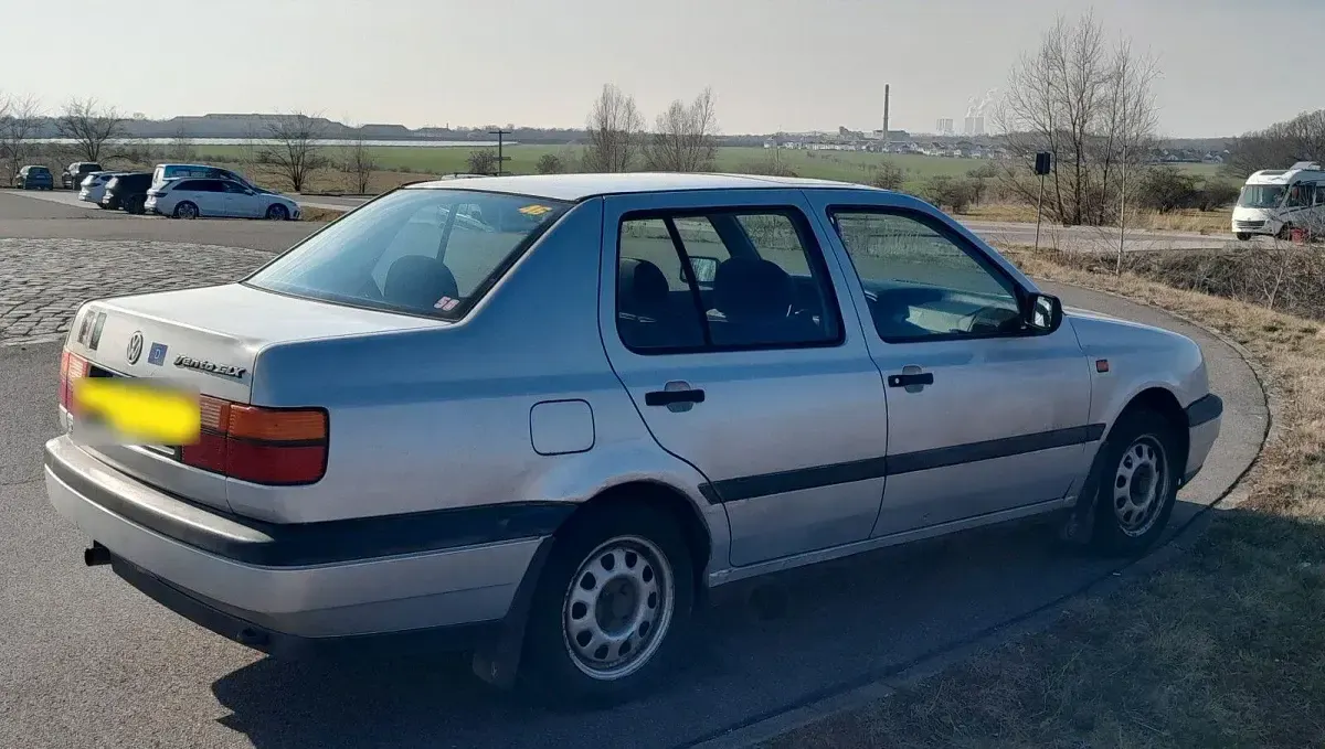 Gebraucht VW Vento 90 PS (66 kW) 1994 Silber Limousine