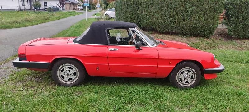 Gebraucht Alfa Romeo Spider 126 PS (92 kW) 1986 Rot Cabrio