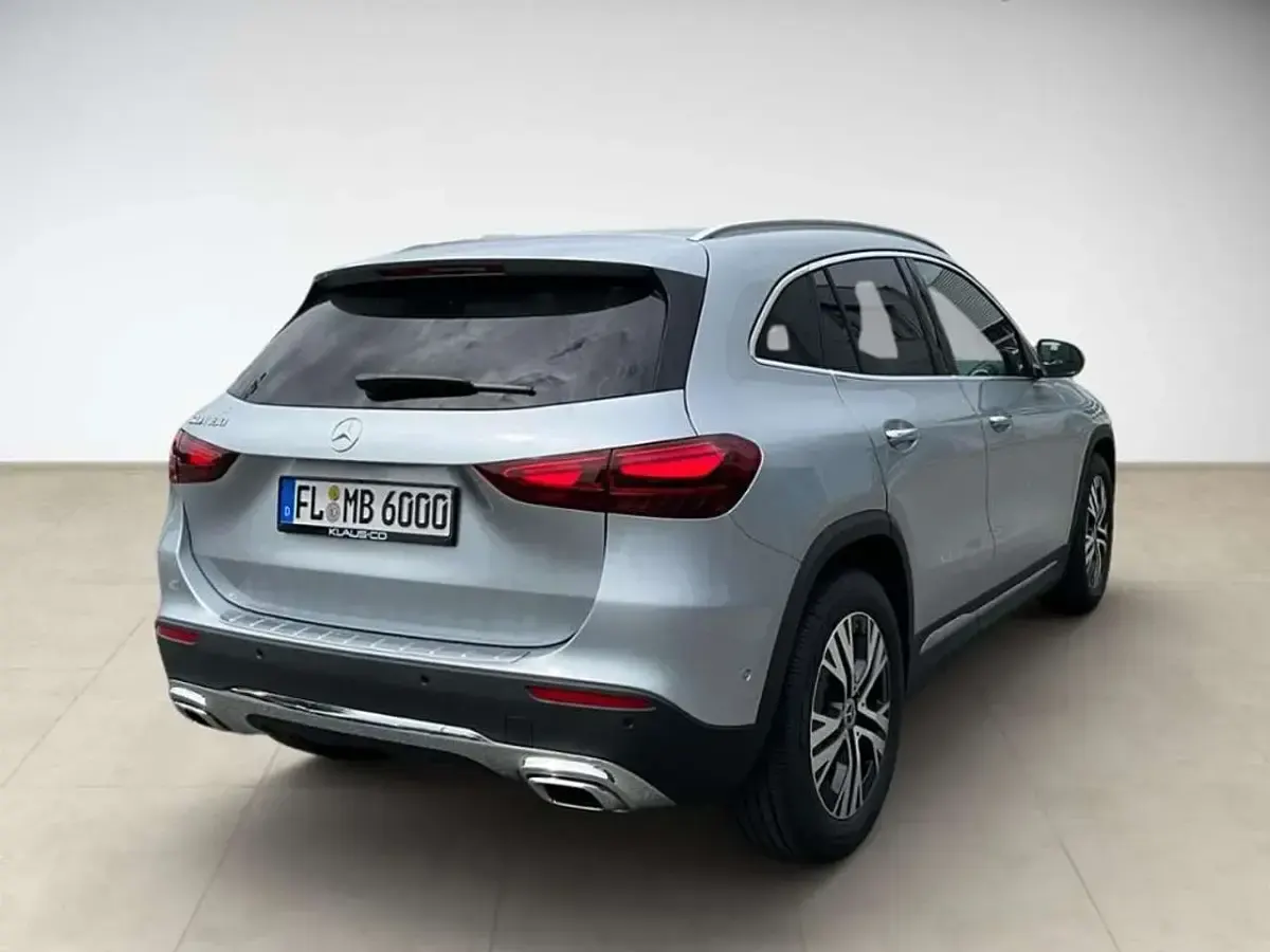 Gebraucht Mercedes GLA180 136 PS (100 kW) 2026 Metalliclack hightechsilber SUV