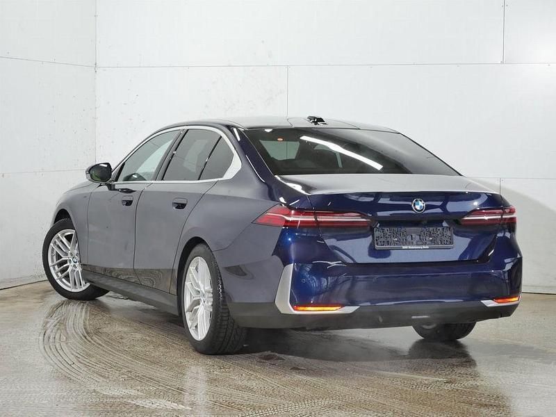 Gebraucht BMW 540 Sport Line 303 PS (222 kW) 2024 Blau Limousine