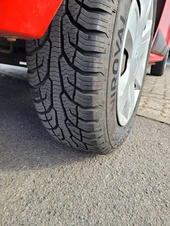 Gebraucht Dacia Sandero Lauréate 75 PS (55 kW) 2010 Rot Limousine