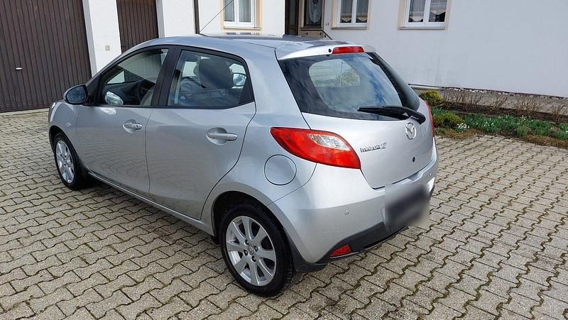 Gebraucht Mazda 2 Active 84 PS (61 kW) 2011 Silber Kleinwagen