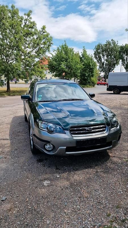 Grün Gebraucht 2004 Subaru Outback SUV | 6.500 € (Teuer) - Bild 1/4
