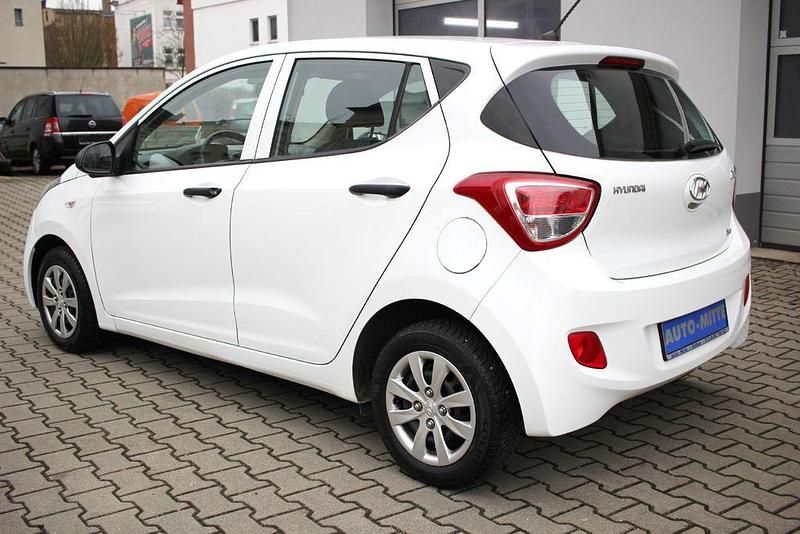 Gebraucht Hyundai i10 Classic 67 PS (49 kW) 2015 Weiß Kleinwagen