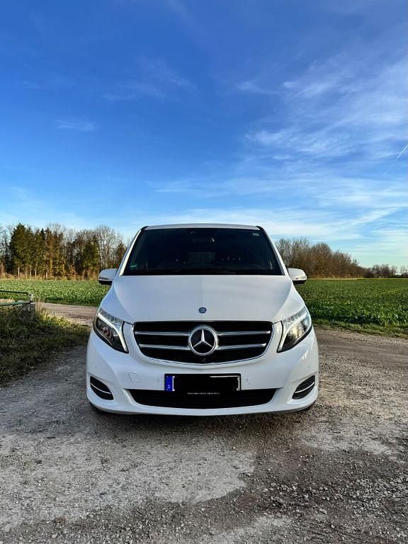 Weiß Gebraucht 2017 Mercedes V250 Avantgarde Edition Van / Kleinbus | 37.250 € (Fairer Preis) - Bild 1/4