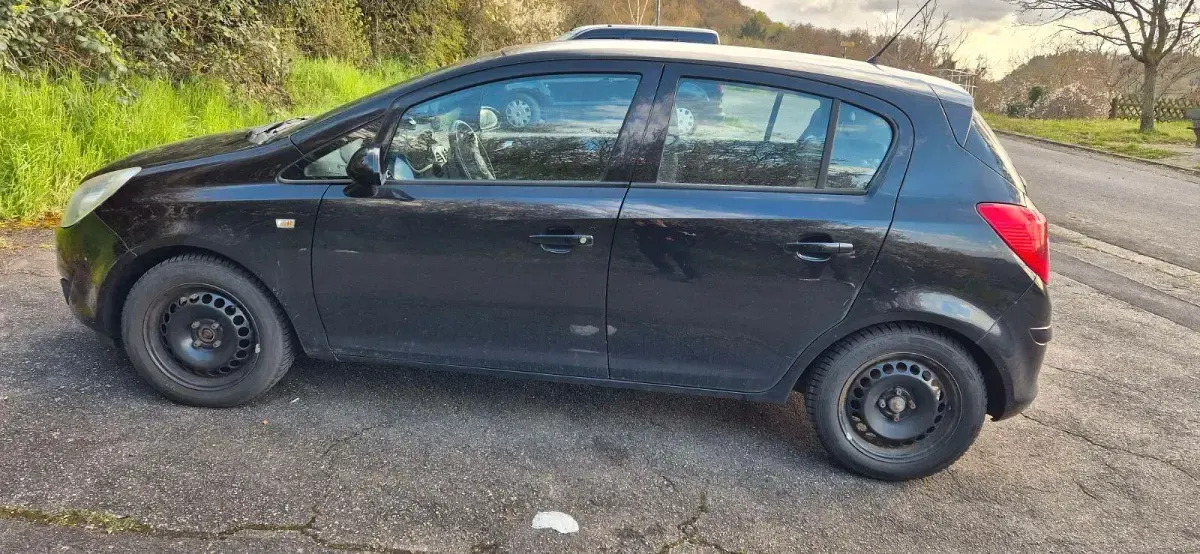 Używany Opel Corsa 80 KM (58 kW) 2009 Czarny Hatchback