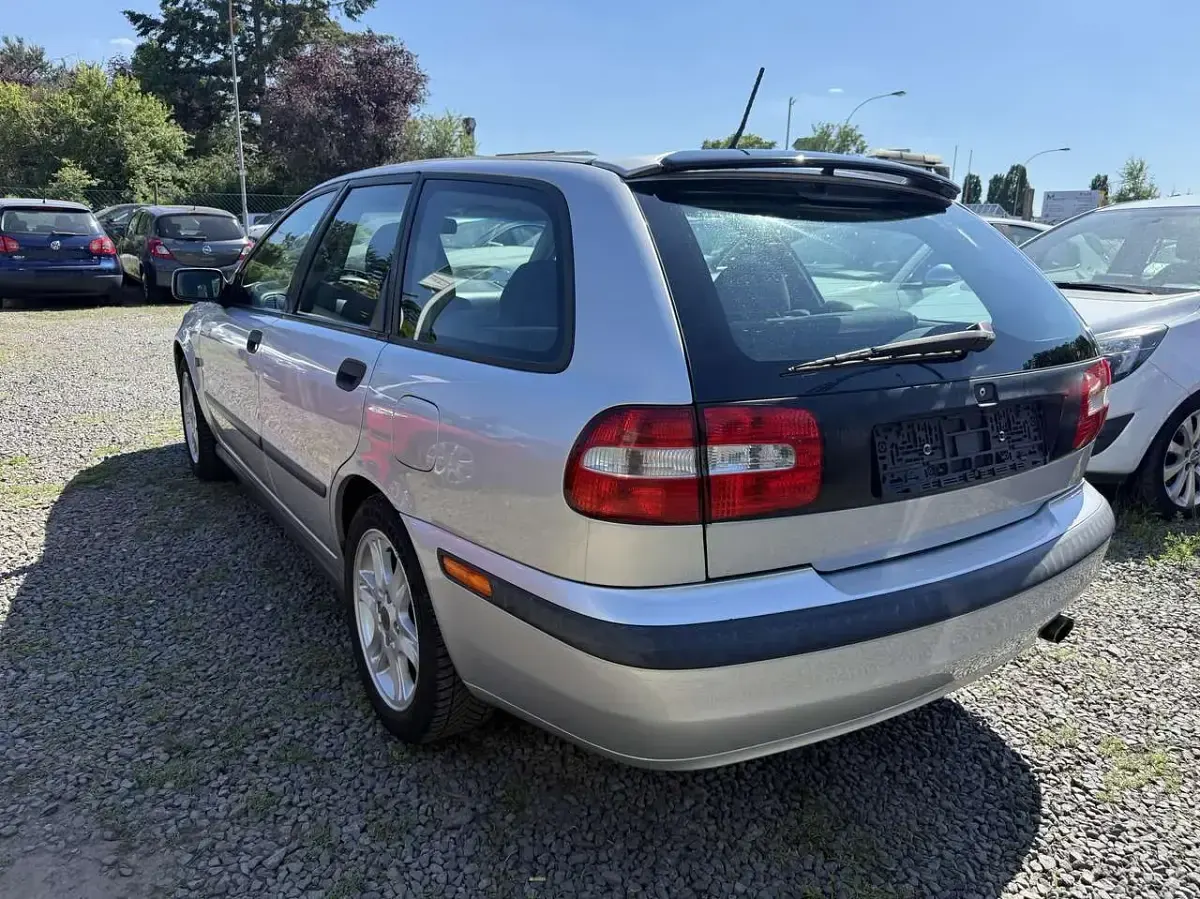 Gebraucht Volvo V40 122 PS (89 kW) 2001 Silber Kombi