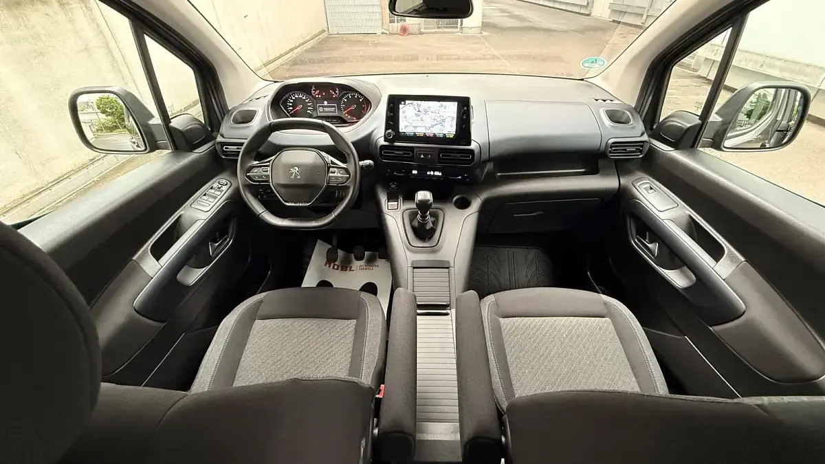 Gebraucht Peugeot Rifter Allure 131 PS (96 kW) 2023 Grau Van / Kleinbus