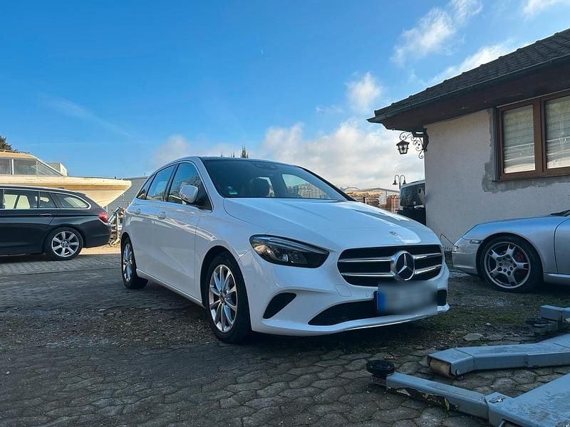 Weiß Gebraucht 2021 Mercedes 200 Kombi | 21.500 € (Superpreis) - Bild 1/4