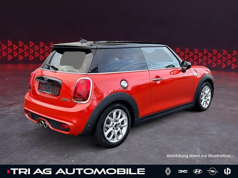 Gebraucht Mini Cooper S Business 192 PS (141 kW) 2018 Solaris orange metallic (metallic) Kleinwagen