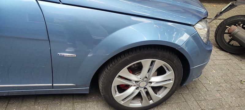 Gebraucht Mercedes C180 140 PS (102 kW) 2010 Blau Limousine