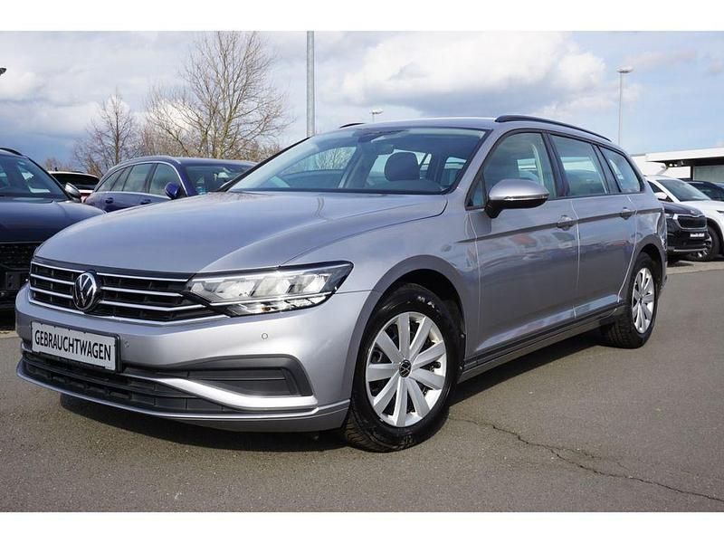 Gebraucht VW Passat 150 PS (110 kW) 2022 Silber Kombi