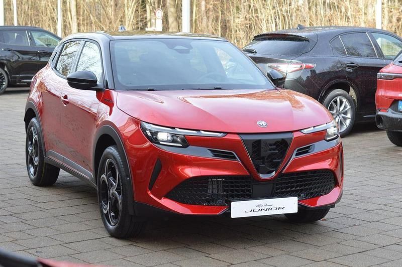 Neu Alfa Romeo Junior Edizione Speciale 145 PS (106 kW) 2026 Rot SUV