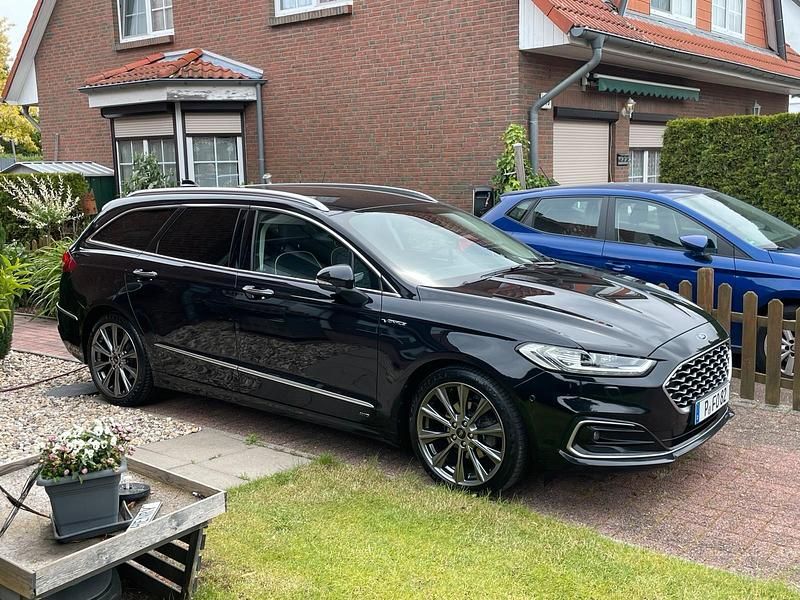 Schwarz Gebraucht 2022 Ford Mondeo Vignale Kombi | 19.900 € (Fairer Preis) - Bild 1/4