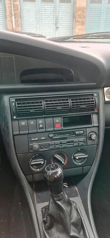 Occasion Audi 100 90 ch (66 kW) 1993 Bleue Berline