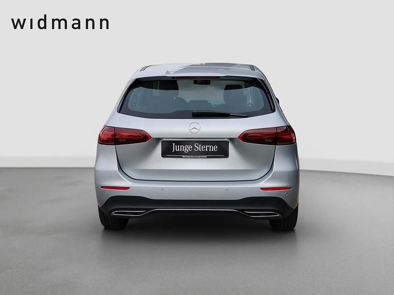 Gebraucht Mercedes B180 Progressive 136 PS (100 kW) 2024 Metalliclack hightechsilber Van / Kleinbus
