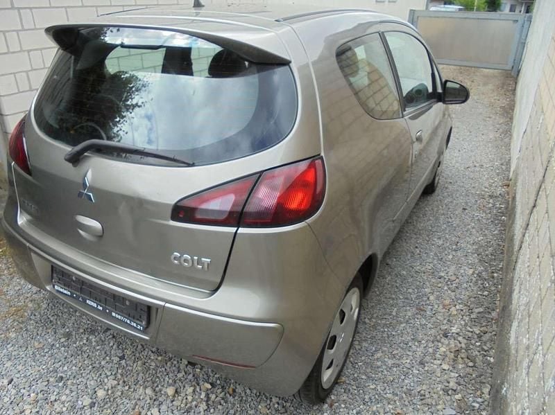 Gebraucht Mitsubishi Colt Invite 95 PS (69 kW) 2008 Grau Limousine