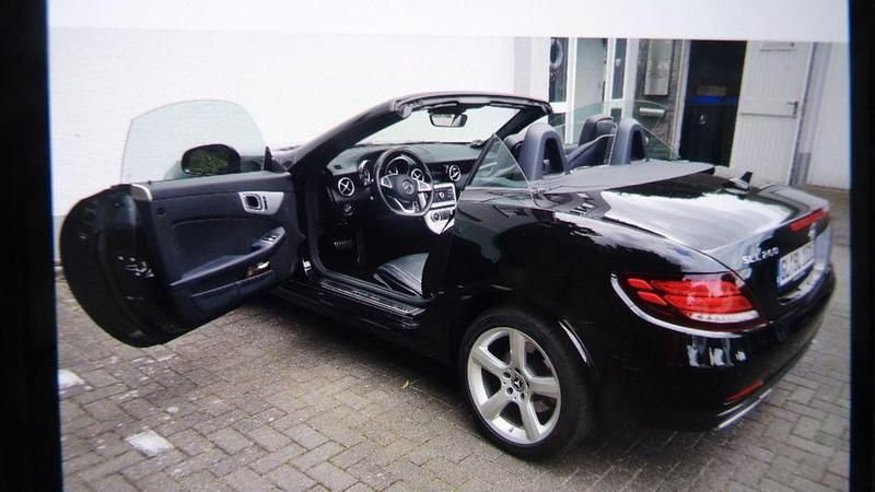 Gebraucht Mercedes SLC200 184 PS (135 kW) 2020 Schwarz Cabrio