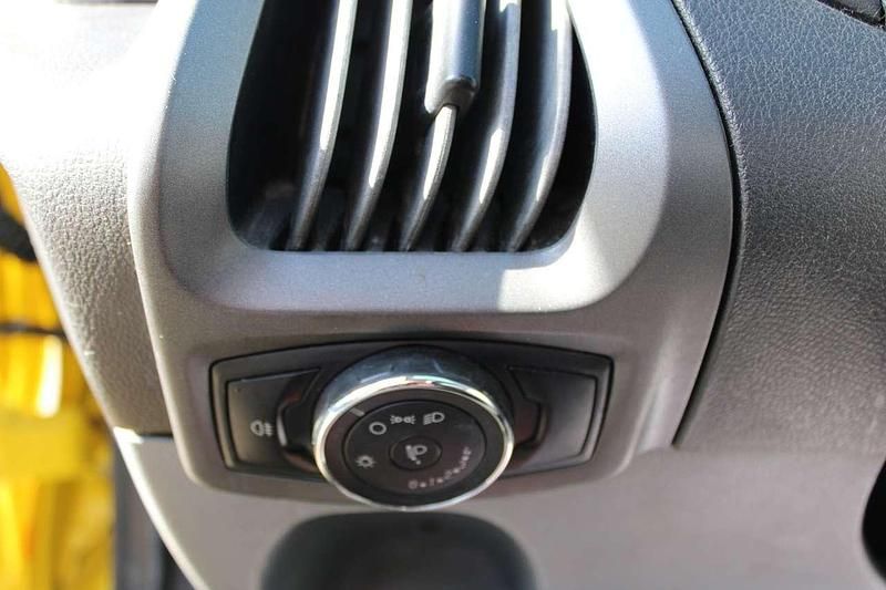 Second-hand Ford Transit Custom 105 CP (77 kW) 2017 Galben Monovolum