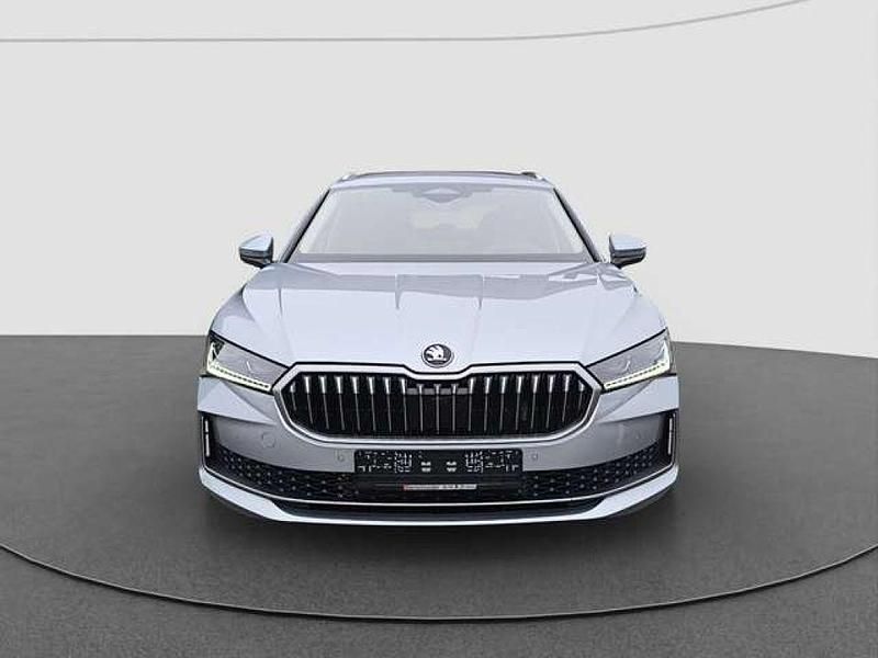 Gebraucht Skoda Superb Selection 150 PS (110 kW) 2024 Aluminium silber (metallic) Kombi