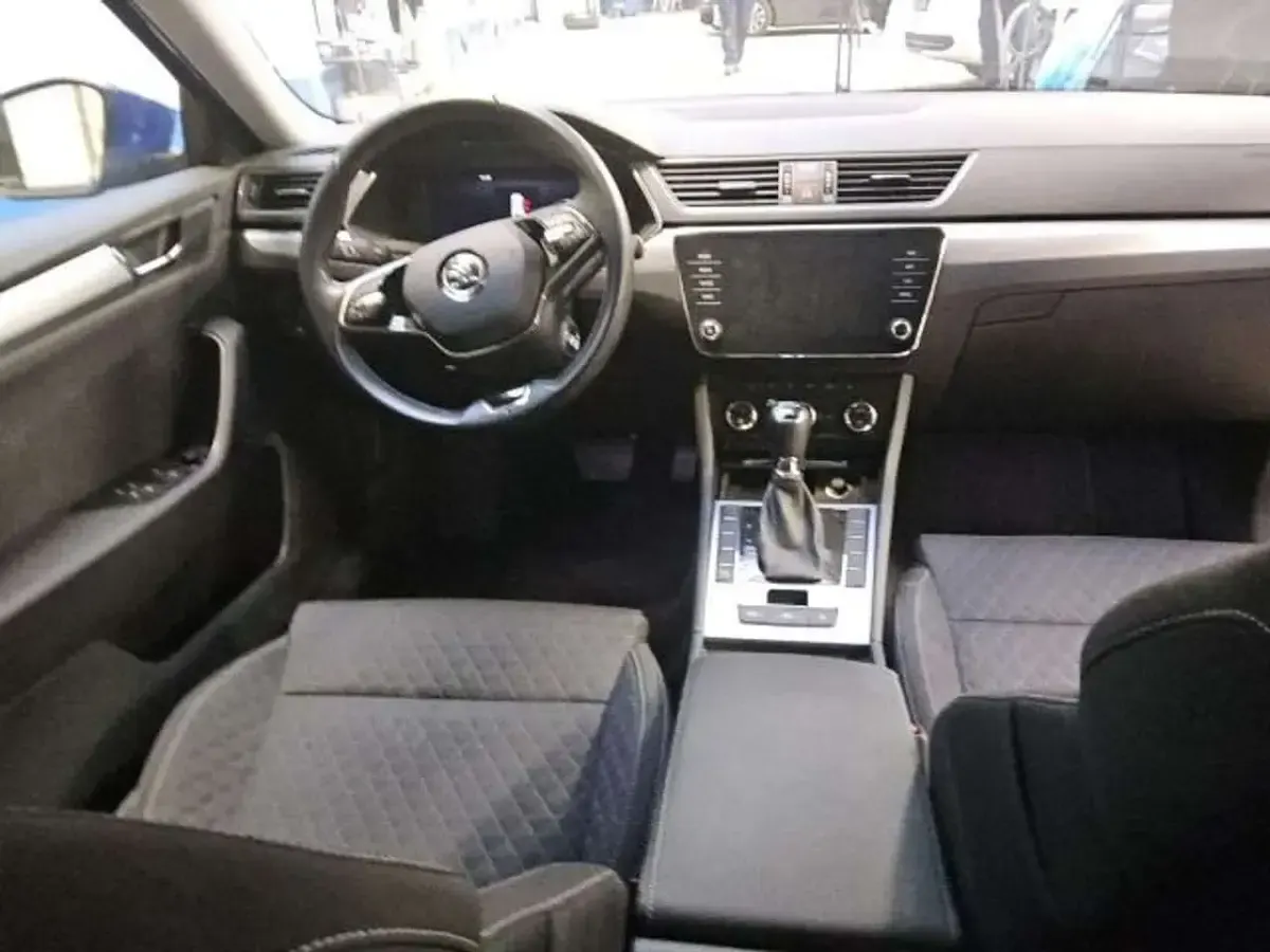 Gebraucht Skoda Superb Ambition 150 PS (110 kW) 2022 Energyblau Kombi