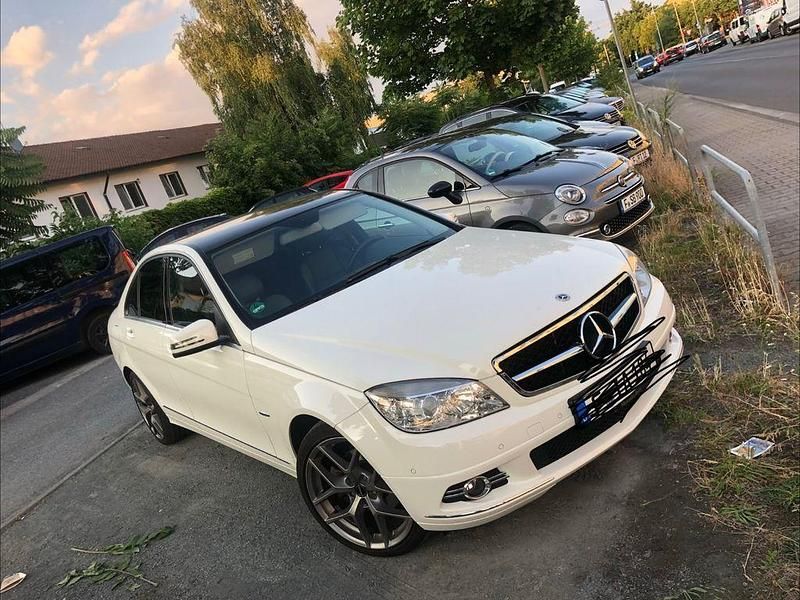 Gebraucht Mercedes C200 Elegance 184 PS (135 kW) 2011 Weiß Limousine