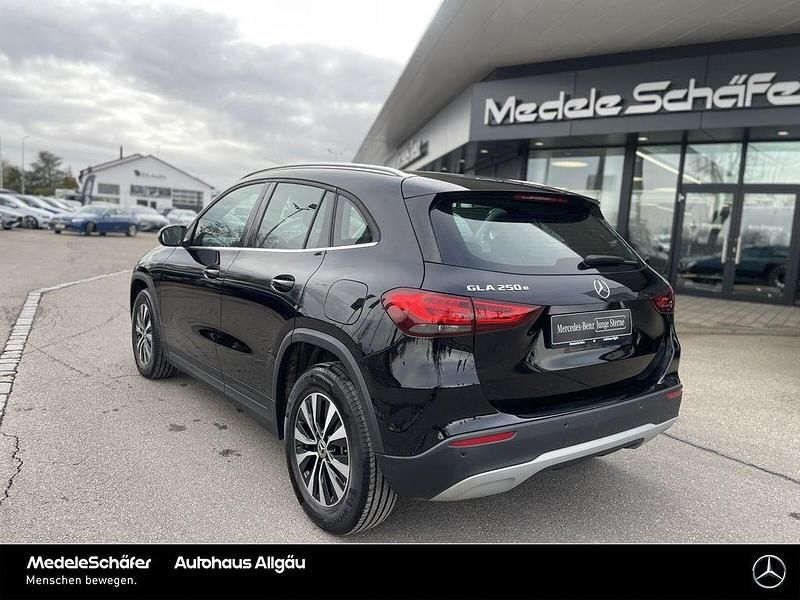 Gebraucht Mercedes GLA250 Business 160 PS (117 kW) 2021 Unilack nachtschwarz SUV