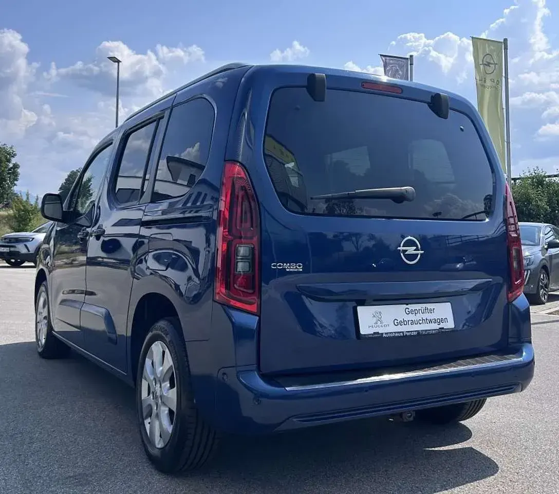 Gebraucht Opel Combo Life Innovation 131 PS (96 kW) 2019 Ozeanblau metallic Van / Kleinbus