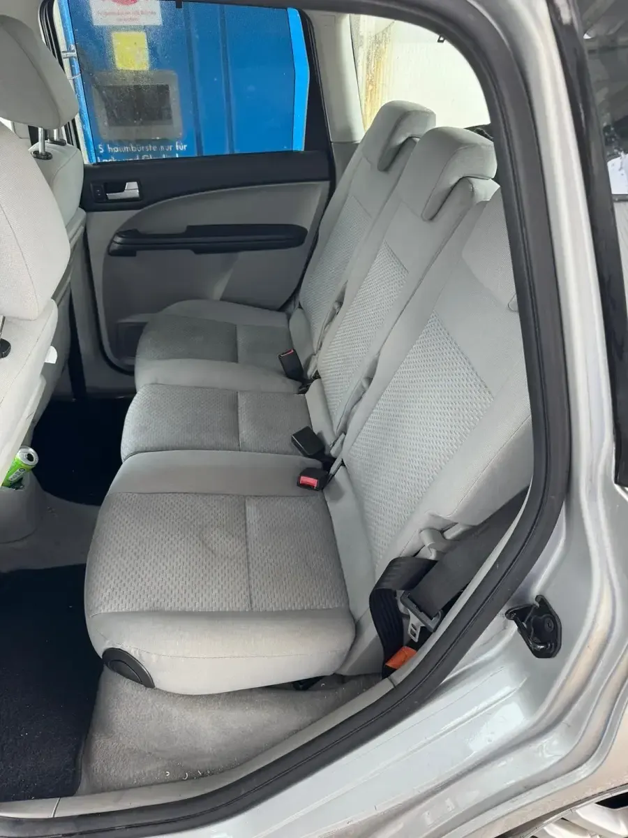 Second-hand Ford Focus 116 CP (85 kW) 2006 Argintiu Hatchback