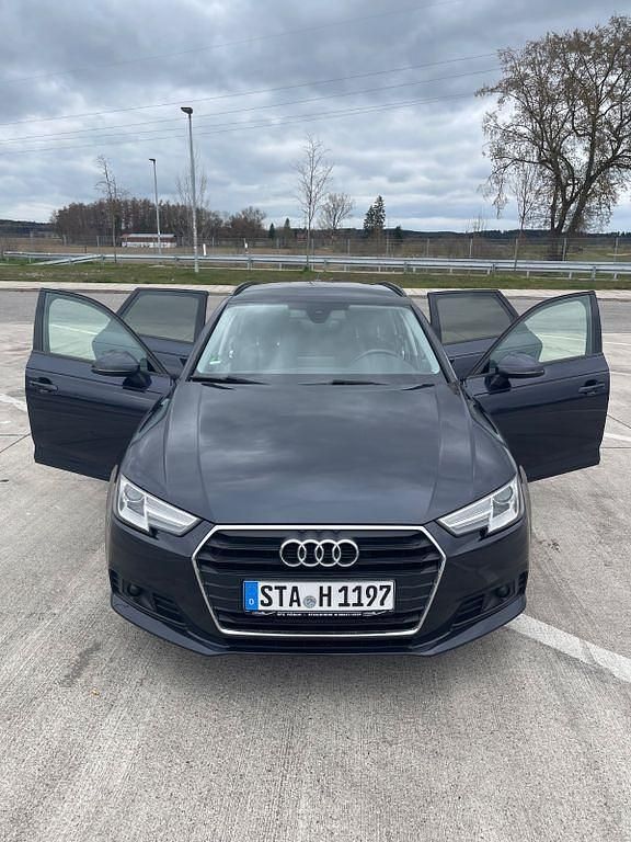 Używany Audi A4 Sport 190 KM (139 kW) 2017 Niebieski Kombi