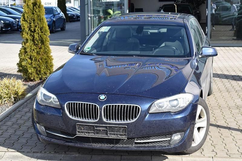 Gebraucht BMW 530 Sport Line 245 PS (180 kW) 2011 Blau Kombi