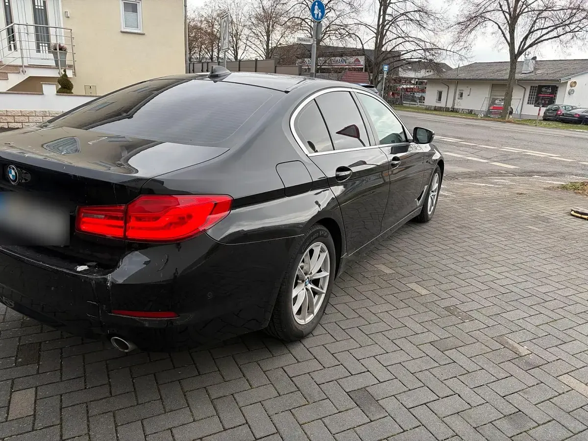 Używany BMW 520 190 KM (139 kW) 2018 Czarny Sedan/Limuzyna