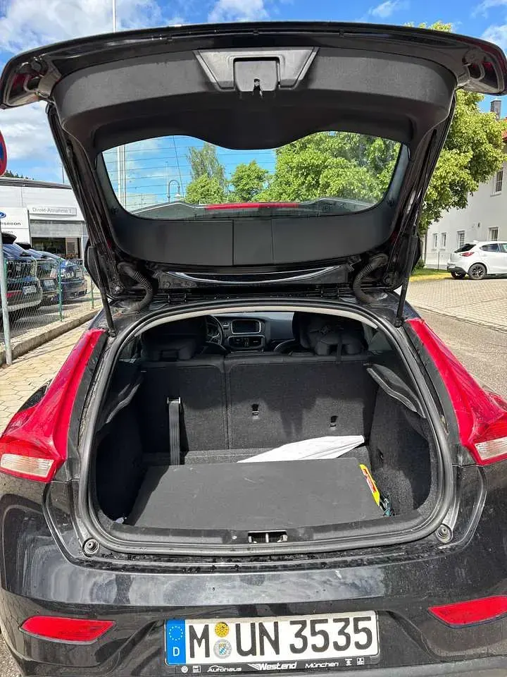 Gebraucht Volvo V40 122 PS (89 kW) 2016 Schwarz Kombi