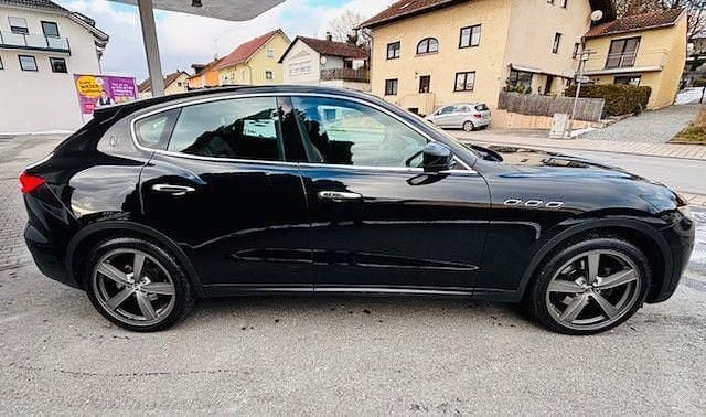 Gebraucht Maserati Levante 275 PS (202 kW) 2018 Schwarz SUV
