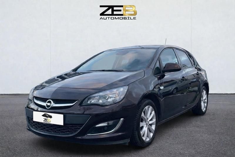 Rot Gebraucht 2013 Opel Astra Limousine | 6.599 € (Fairer Preis) - Bild 1/4