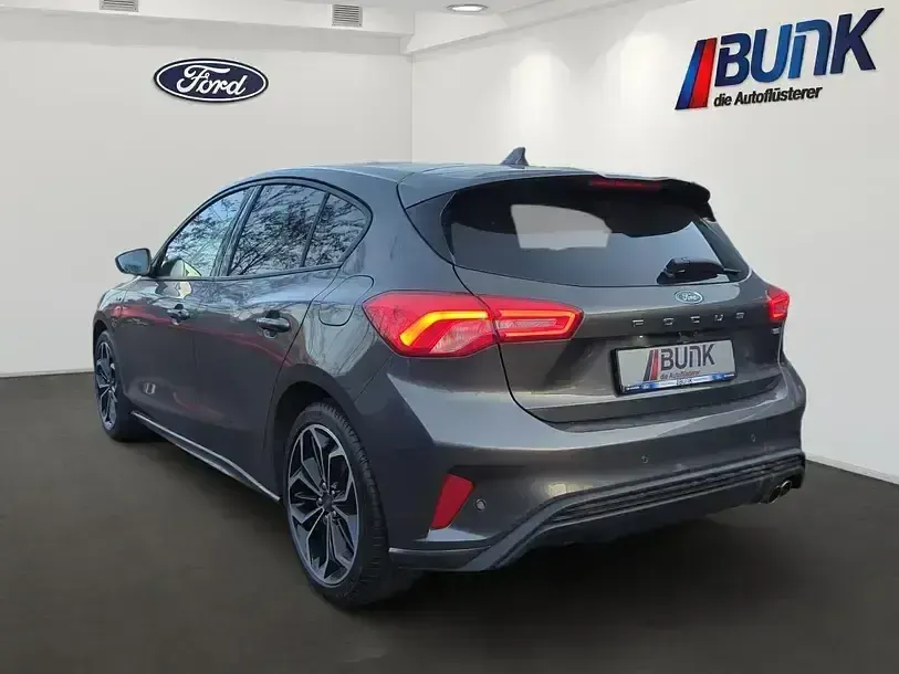 Gebraucht Ford Focus ST-Line X 155 PS (114 kW) 2022 Magneticgrau met Limousine