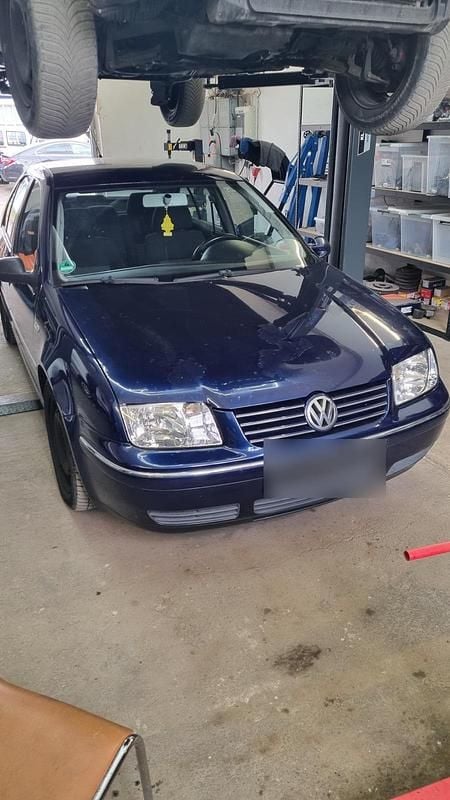 Gebraucht VW Bora 116 PS (85 kW) 2004 Blau Limousine