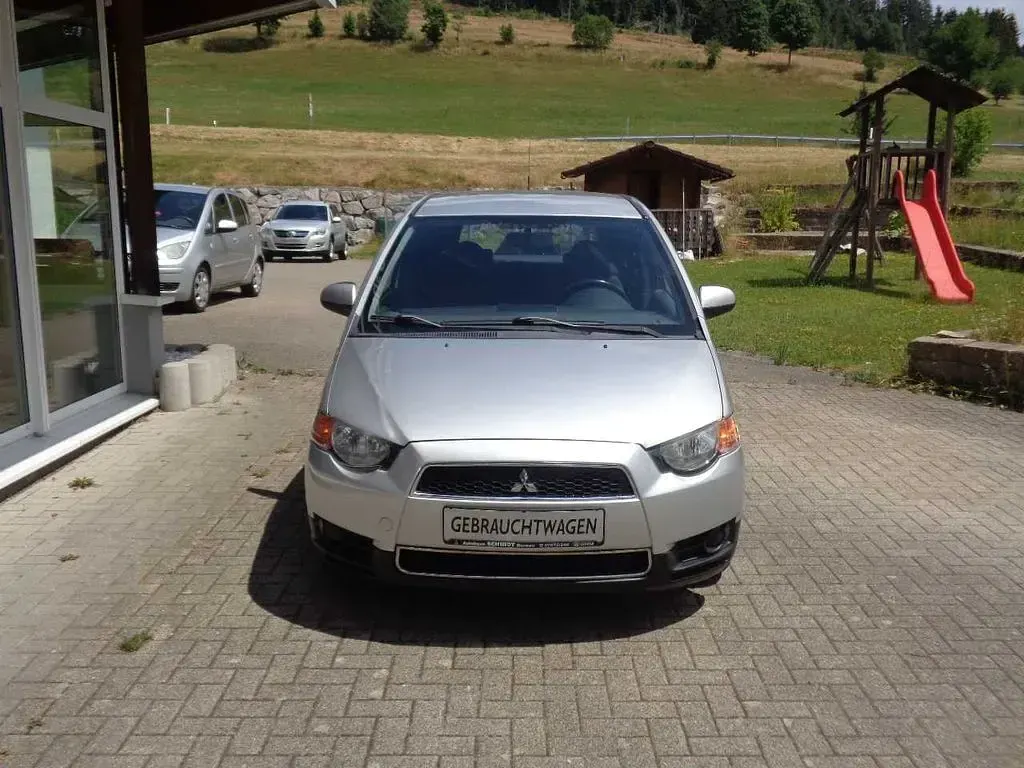 Gebraucht Mitsubishi Colt 95 PS (69 kW) 2011 Haag silber Kleinwagen