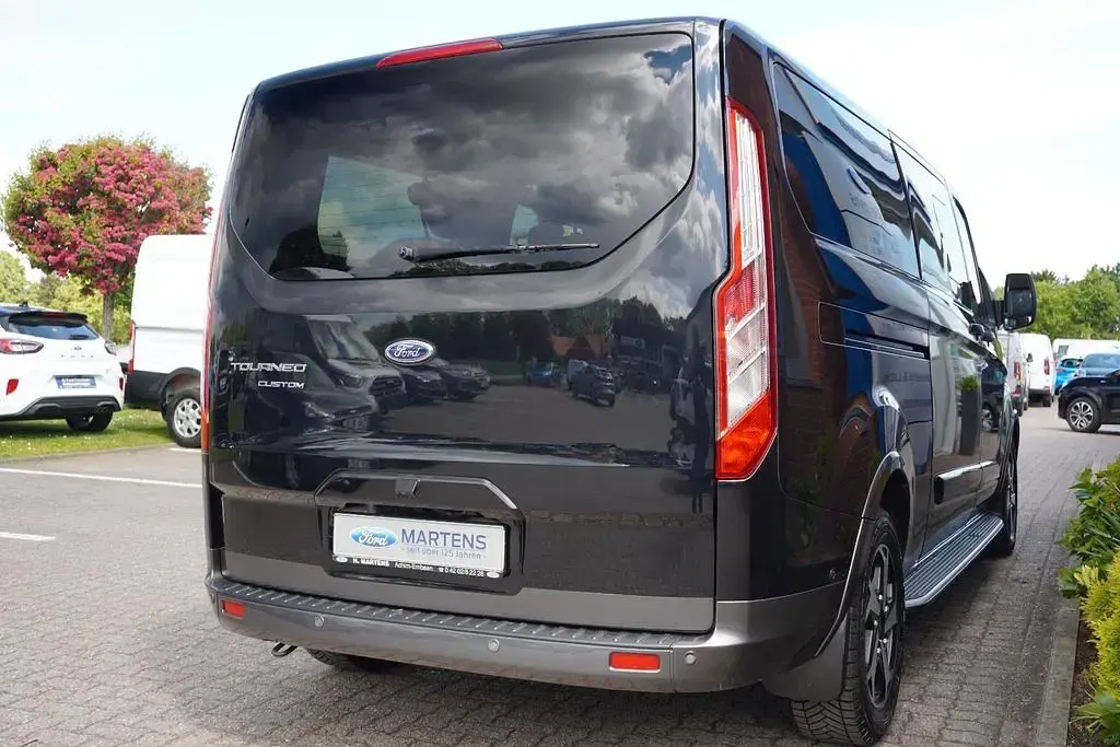 Gebraucht Ford Tourneo Active 185 PS (136 kW) 2021 Obsidianschwarz metallic Van / Kleinbus