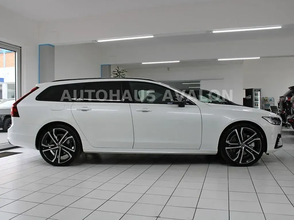 Gebraucht Volvo V90 R-Design 235 PS (172 kW) 2023 Crystalweiß perleffekt Kombi