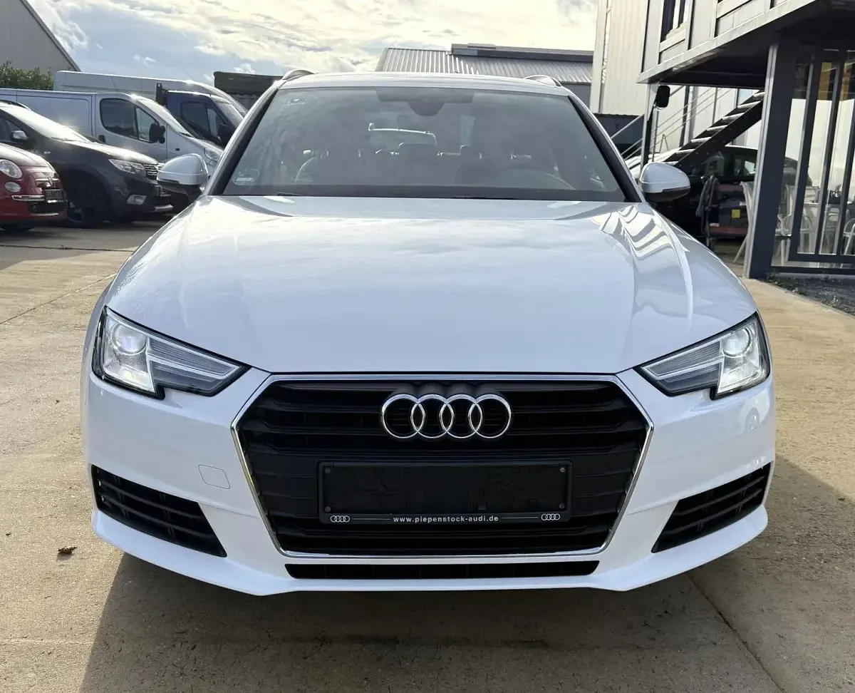 Używany Audi A4 Ambiente 122 KM (89 kW) 2017 Biały Sedan/Limuzyna