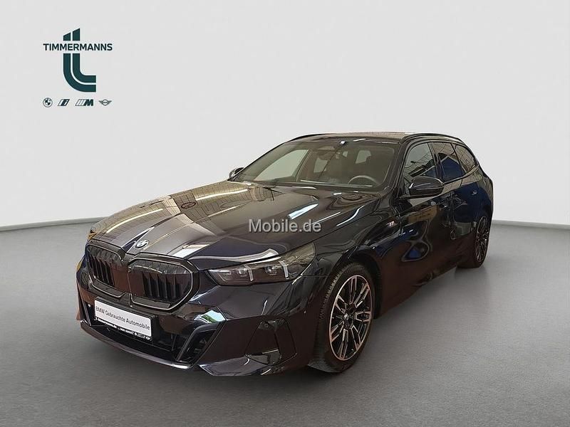 Schwarz Gebraucht 2024 BMW 520 M Sport Kombi | 46.790 € (Superpreis) - Bild 1/4