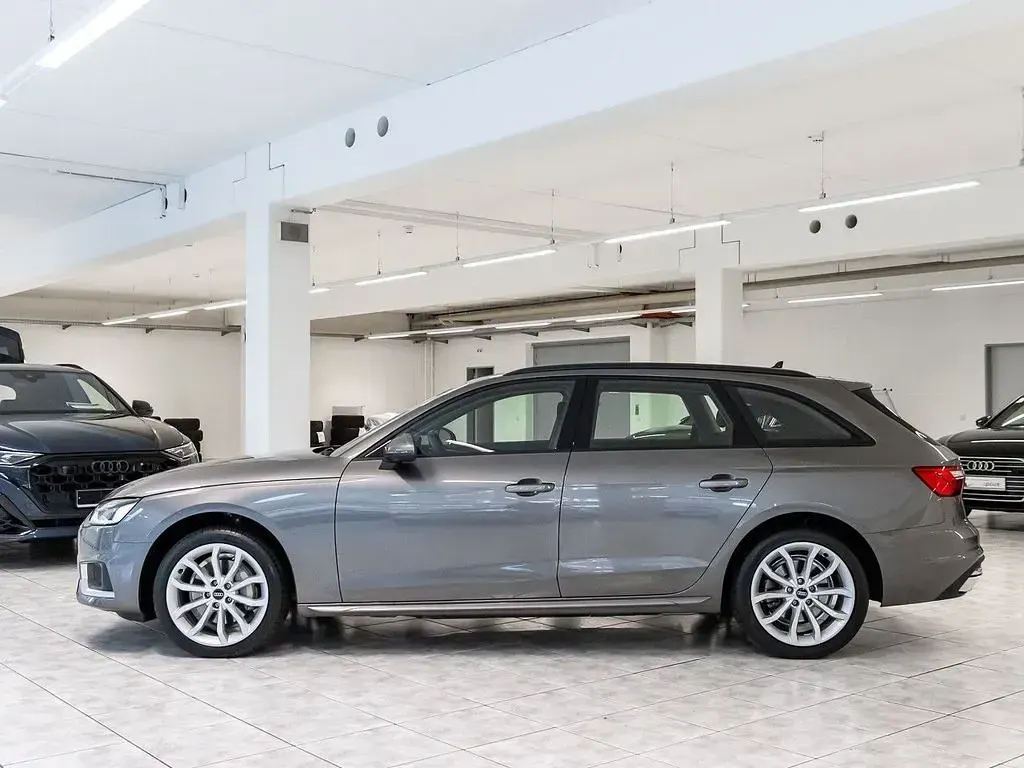 Gebraucht Audi A4 Ambiente 204 PS (150 kW) 2022 Terragrau metallic Kombi