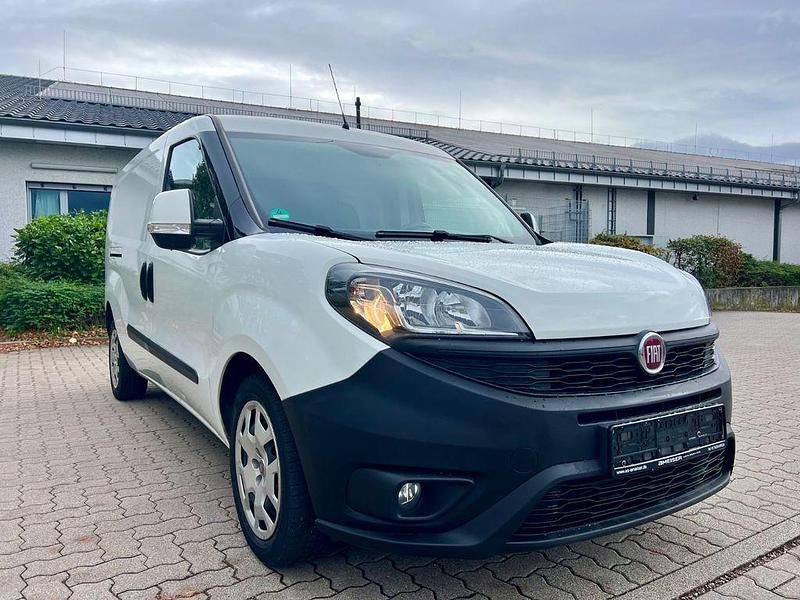 Weiß Gebraucht 2018 Fiat Doblò Van / Kleinbus | 9.100 € (Fairer Preis) - Bild 1/4