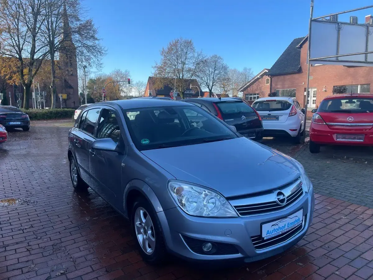 Gebraucht Opel Astra Edition 116 PS (85 kW) 2008 Silber Limousine