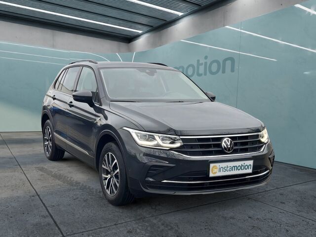 Grau Gebraucht 2022 VW Tiguan Life SUV | 32.750 € (Teuer) - Bild 1/2