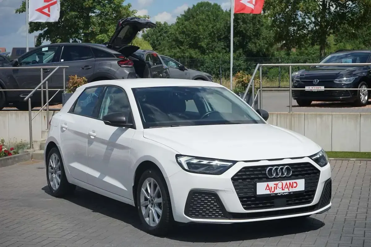 Gebraucht Audi A1 Sportback Ambiente 95 PS (69 kW) 2023 Weiß Kleinwagen