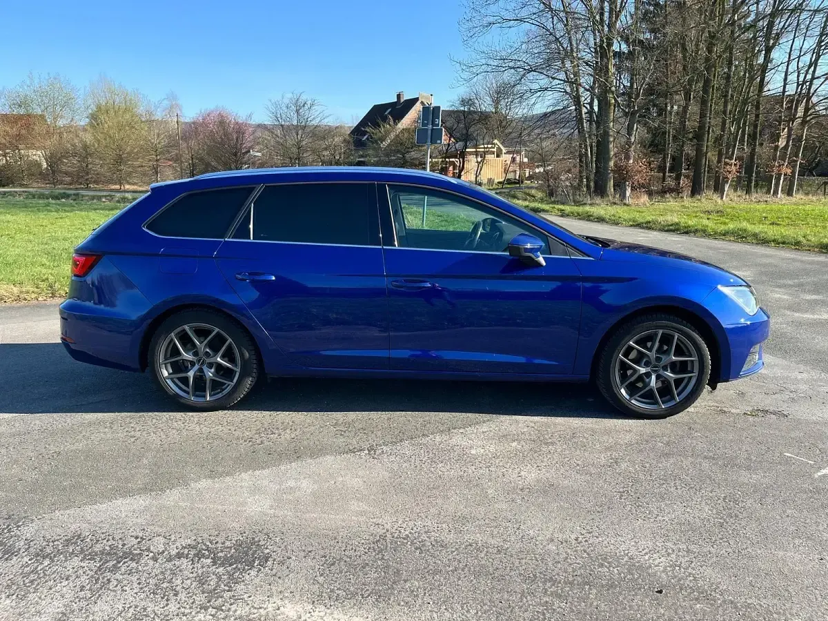 Używany Seat Leon ST 131 KM (96 kW) 2019 Niebieski Kombi