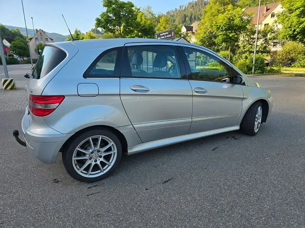 Gebraucht Mercedes B200 140 PS (102 kW) 2006 Silber Van / Kleinbus